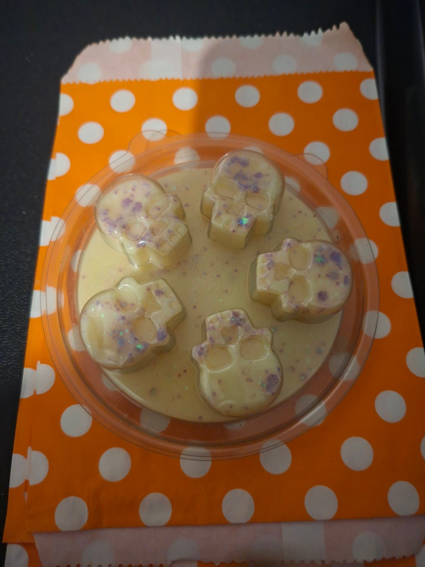 Skull Clam Shell wax
