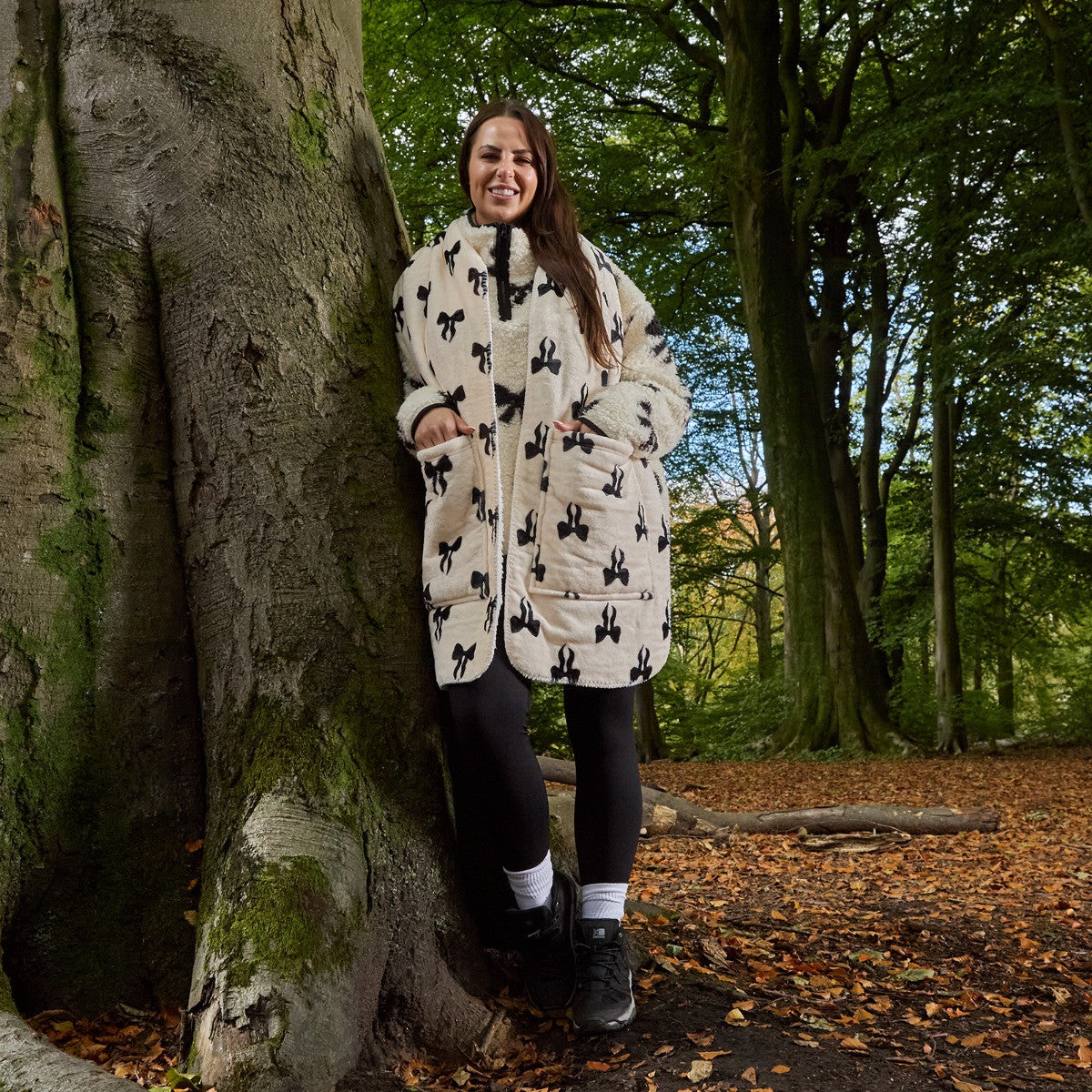 Bow Print Fleece Pocket Scarf - Monochrome