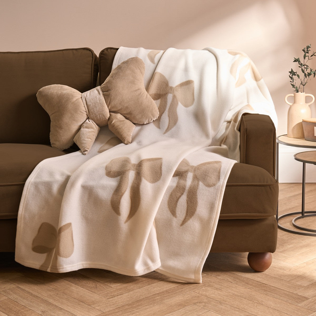 Bow Print Fleece Throw - Cream/Natural