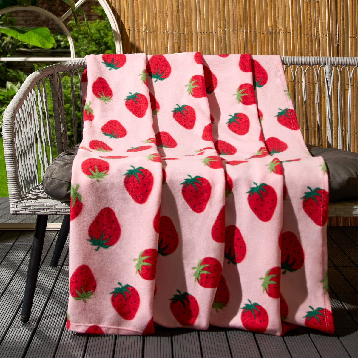 Strawberry Print Fleece Throw - Pink