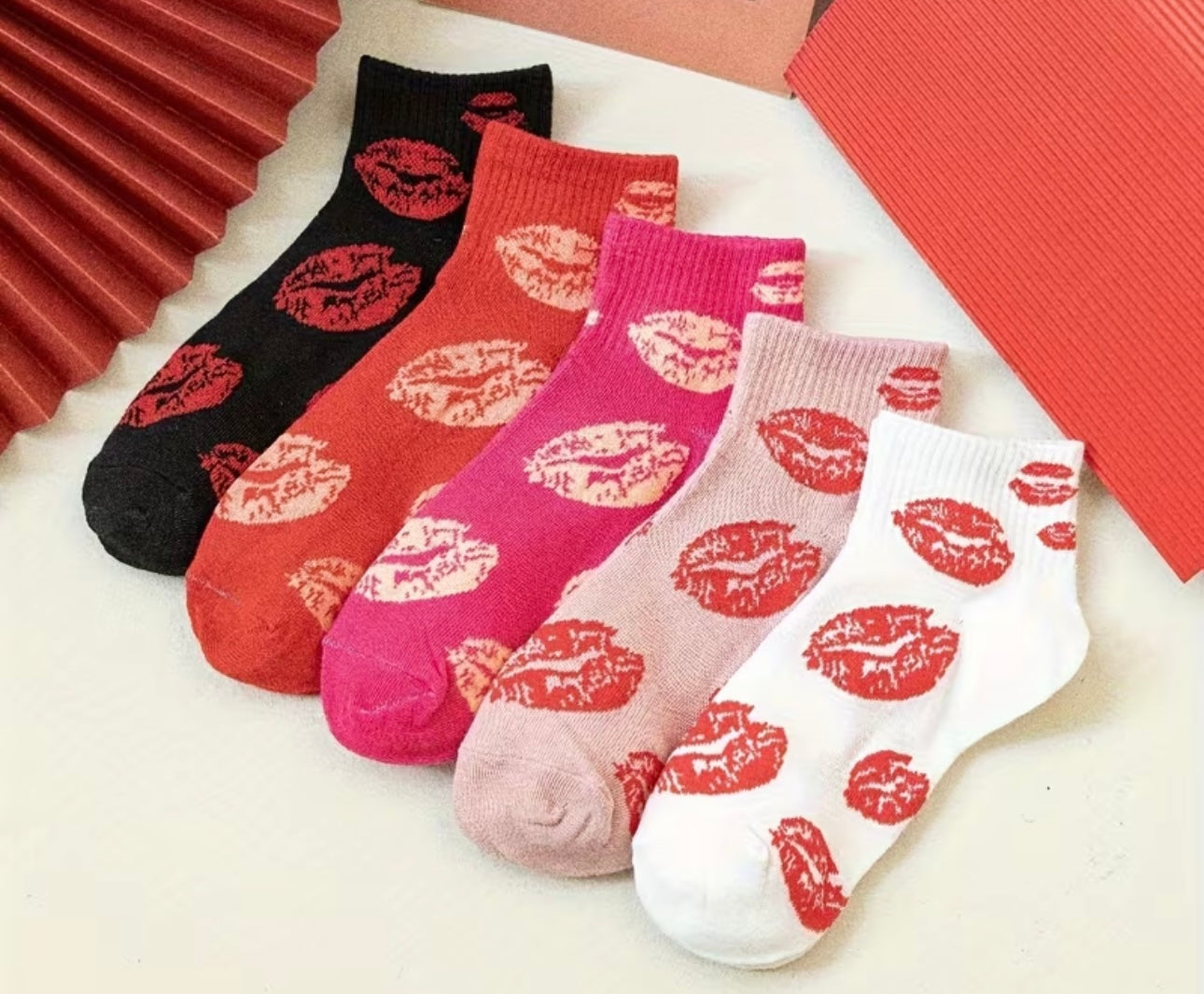 5 Pairs Women's Short Socks - Kiss Print
