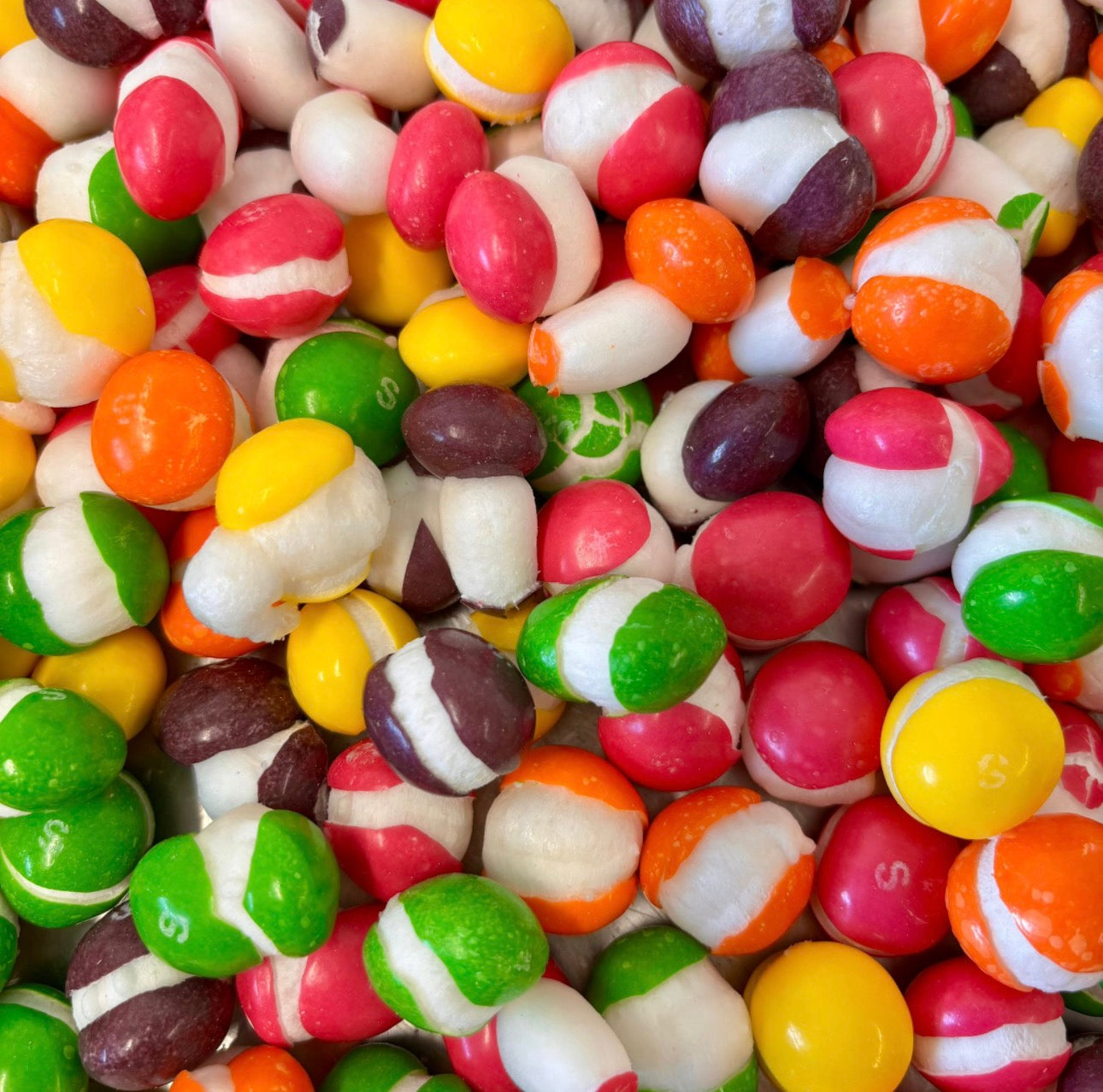Freeze dried giant sour rainbow crunch