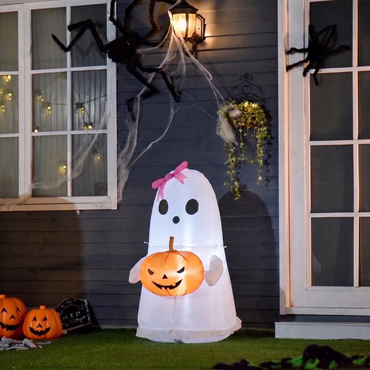 Indoor/outdoor inflatable ghost decoration - white